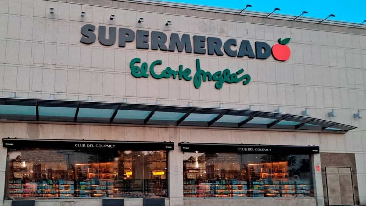 El Corte Inglés ontslaat een 34-jarige arbeider die zich in de werkplaats verstopte om taart te eten zonder ervoor te betalen: Justitie vindt dat passend