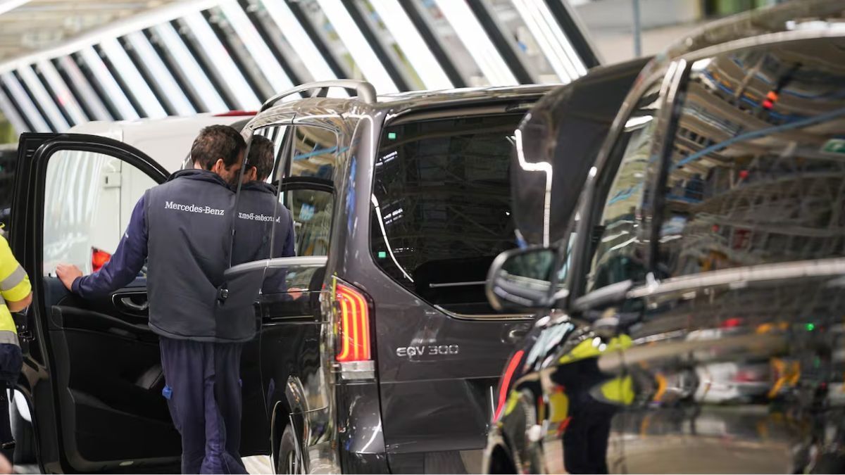 Mercedes Benz ontslaat een werknemer met blijvende invaliditeit en de rechtbank verklaart deze nietig: ze zullen een schadevergoeding van 10.000 euro moeten betalen plus verwerkingslonen van 126,70 euro per dag