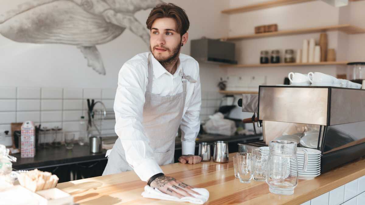 De OESO vraagt ​​om de BTW voor zelfstandigen in de horeca te verhogen en hun verlaagde tarieven van 10% af te schaffen