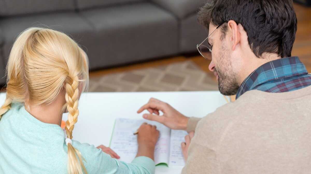 De Sociale Zekerheid stuurt sms'jes naar zelfstandigen die kinderen hebben gekregen, zodat zij kunnen profiteren van de wetswijzigingen