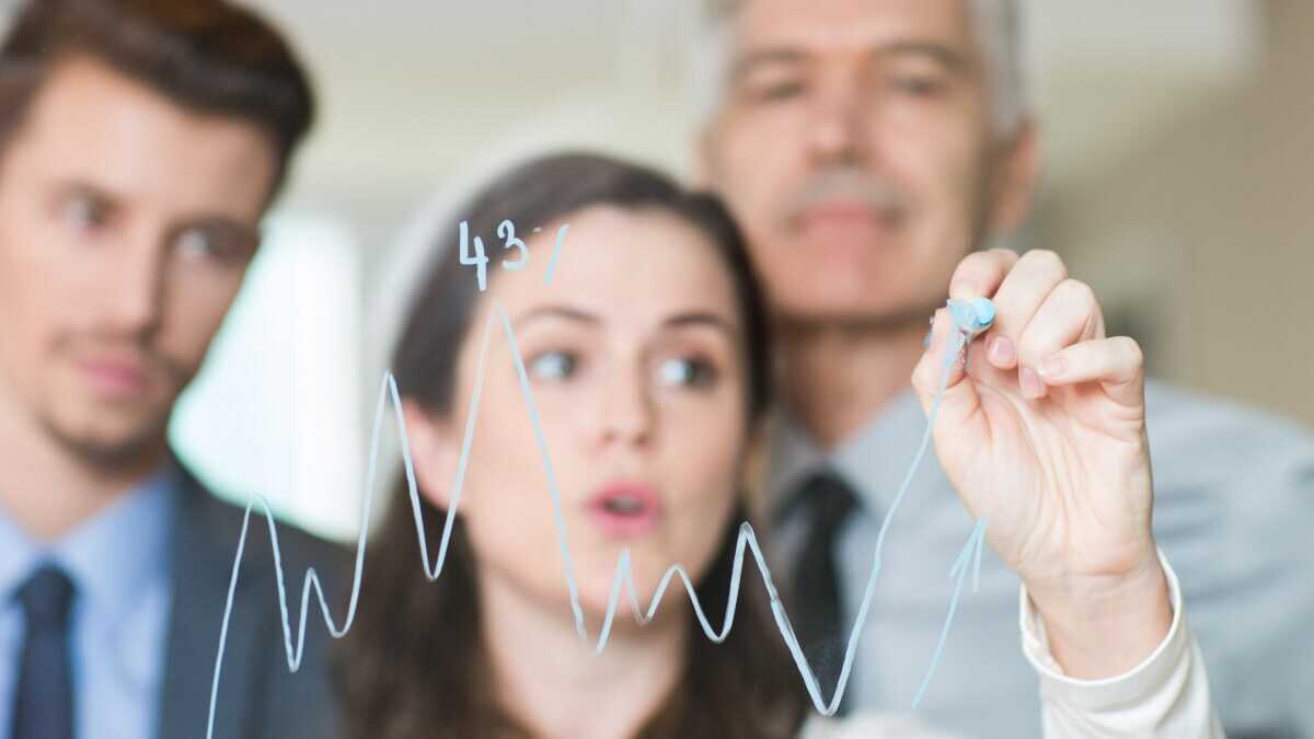 De loonkost voor zelfstandigen groeit dit kwartaal opnieuw: zij betalen 2% meer per uur dan hun werknemers