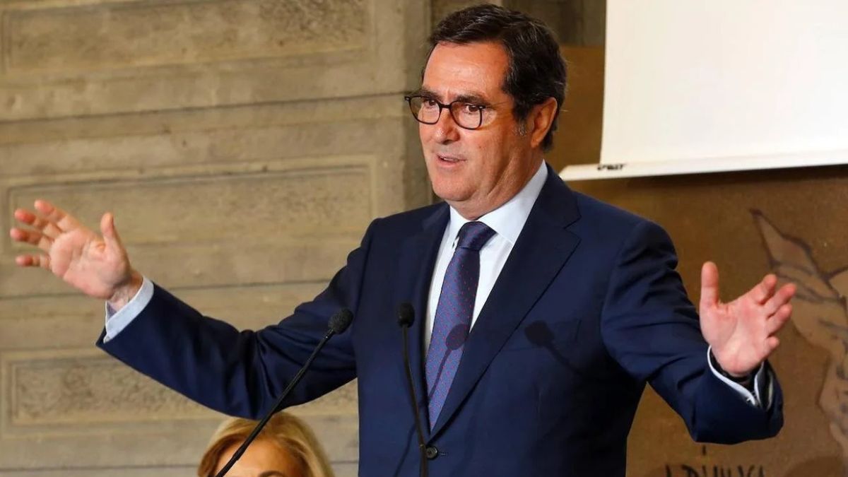 De CEOE stelt een verhoging van de SMI voor van 1,5% voor 2026: 1.202 euro per maand die belast wordt in de personenbelasting