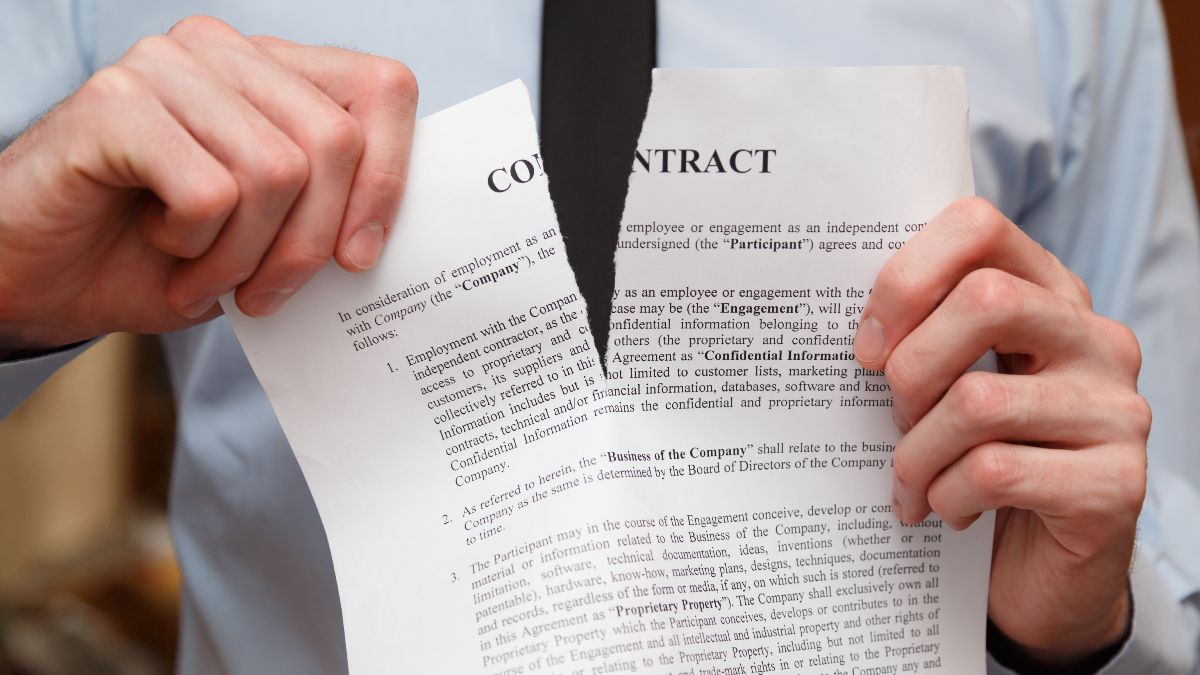 Een vrouw krijgt een schadevergoeding van 11.876,64 euro omdat het bedrijf zich terugtrok en haar contract opzegde enkele dagen voordat zij in dienst trad