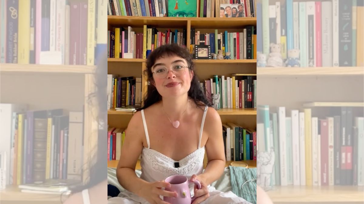 Je kunt kosten in rekening brengen voor het lezen van boeken en deze jonge Spaanse vrouw doet het: "het hangt ervan af hoeveel pagina's het heeft, ze betalen je min of meer. En je moet snel lezen."