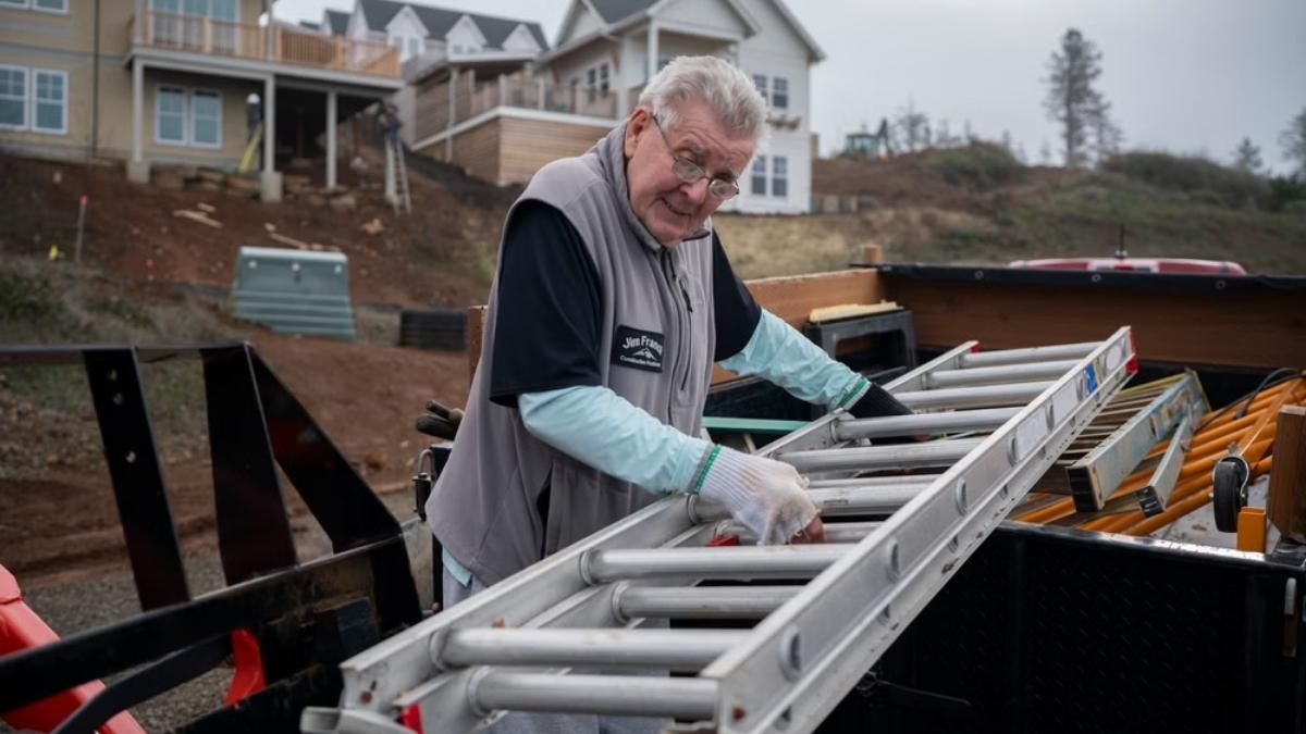 Jim Franck, 81, werkt nog steeds in de bouw: "Voor mij is het als een kunst, en een kunstenaar blijft schilderen tot hij sterft"