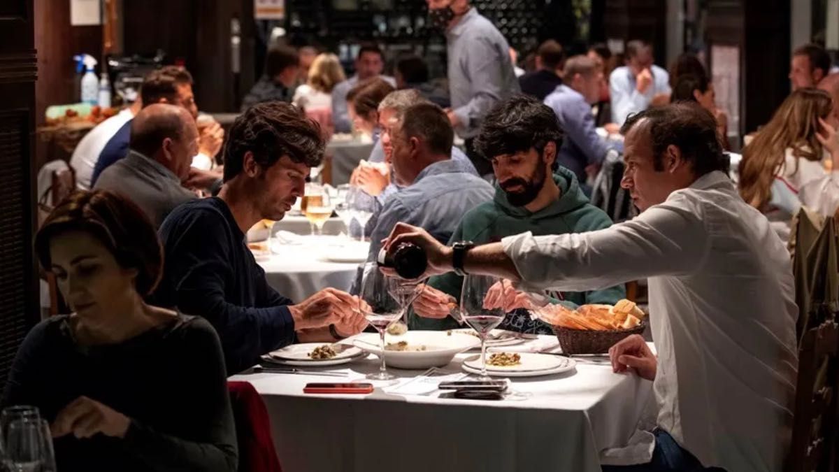 Juan Manuel Lorente, advocaat: "Ik waarschuw u: ga niet naar de bedrijfslunch. Alles wat u doet kan eindigen in een ontslagbrief, zelfs als u al twintig jaar de beste in uw bedrijf bent."