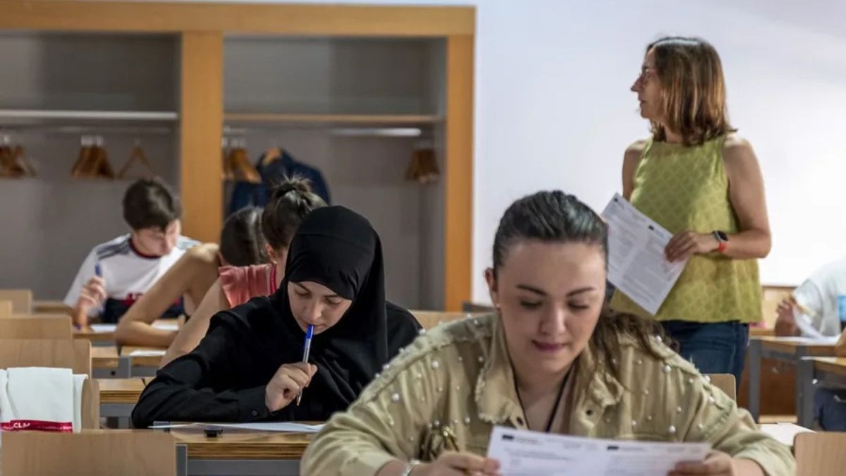 Justitie weigert een leraar te vergoeden die de kootje van twee vingers brak toen hij twee leerlingen in een gevecht van elkaar scheidde: het is een “toevallige gebeurtenis”