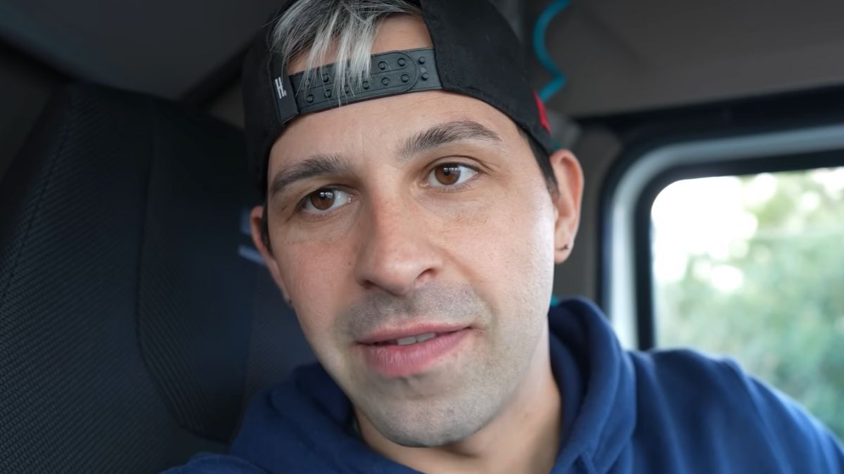 Laur, een vrachtwagenchauffeur, spreekt duidelijk over zijn salaris: “Aan het einde van de maand kun je een salaris verdienen van ruim 2.000 euro en misschien zelfs meer dan 4.000 euro per maand”