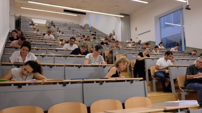 Mensen die een competitief examen afleggen