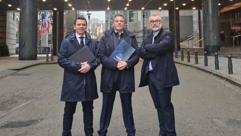 vertegenwoordigers van JUPOL en JUCIL in het Europees Parlement