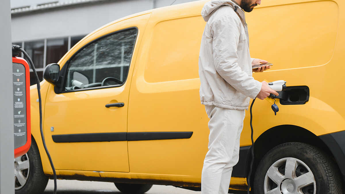 Nu de belastingsteun daalt, verliezen zelfstandigen tot 3.000 euro als ze hun auto omruilen voor een elektrische auto