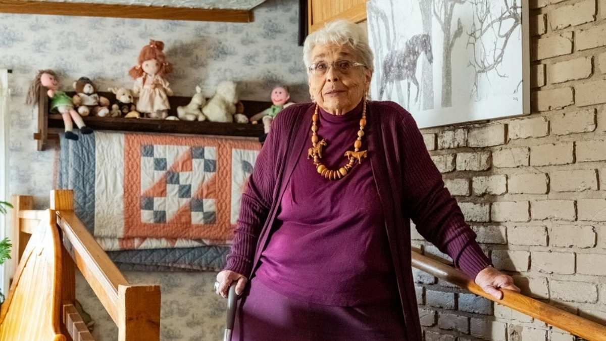 Barbara Ford, 83, blijft werken: “Na een carrière als verpleegster en vrachtwagenchauffeur wil ik niet thuis blijven en met geld kom ik ver.”