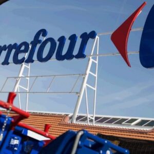 Carrefour krijgt boete van 2.451 euro wegens gebrek aan schoonmaak: arbeider gleed uit omdat er water en visresten lagen