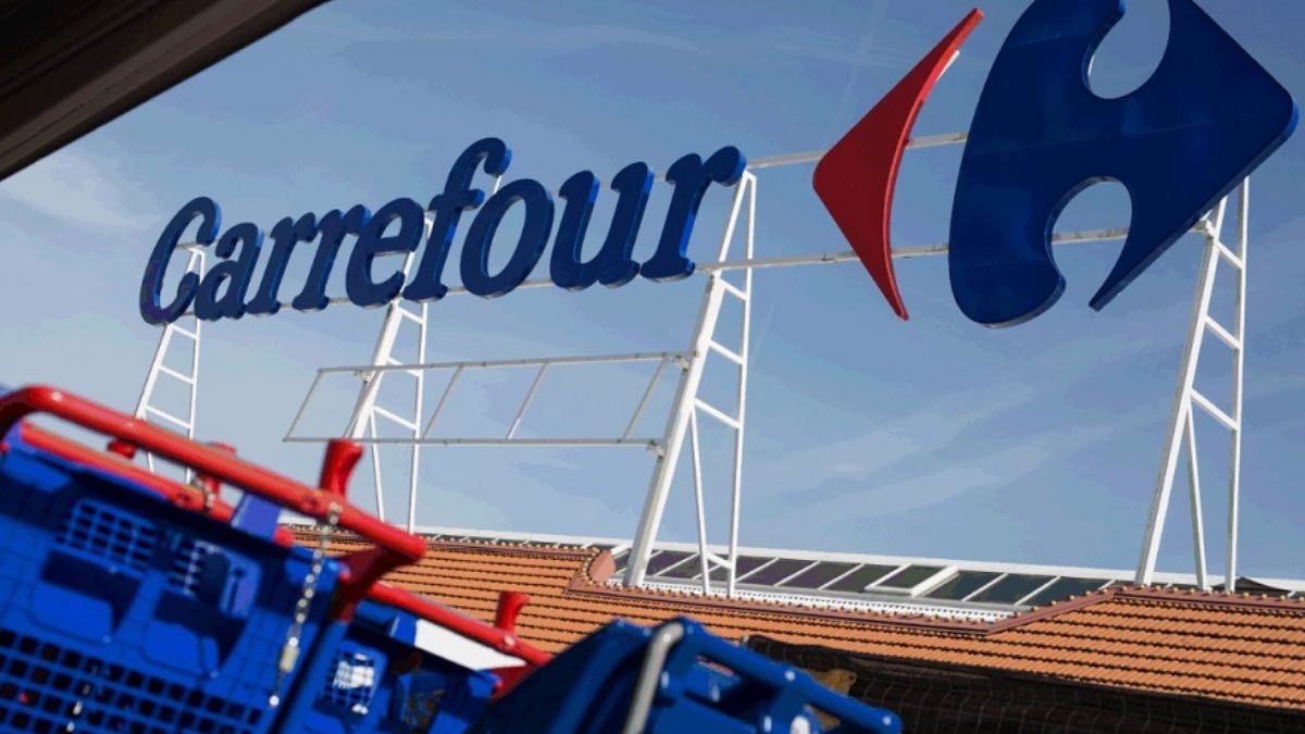 Carrefour krijgt boete van 2.451 euro wegens gebrek aan schoonmaak: arbeider gleed uit omdat er water en visresten lagen