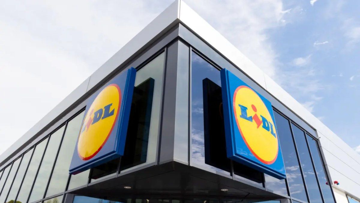 Een Lidl-medewerker wordt ontslagen omdat hij een collega heeft bedreigd met een mes en deze op zijn borst heeft gelegd: andere arbeiders moesten hem scheiden