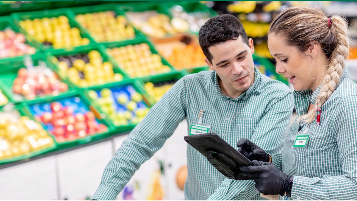 Een dokter ontploft, vraagt ​​om een ​​baan bij Mercadona en zij antwoorden: "Ik heb mijn echte uurprijs berekend en die komt uit op 8,82 euro. Hebben jullie kassa-vacatures beschikbaar? Het is om mijn salaris te verbeteren"