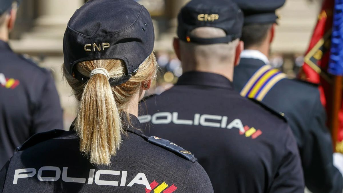 Een tegenstander van de politie schort het verhoor op omdat ze ‘empathie’ boven de norm stelt: justitie verklaart haar geschikt, aangezien de schorsing willekeurig en zonder technische basis is
