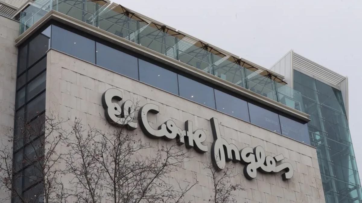 Een werknemer die bijna 36 jaar bij El Corte Inglés werkte, wordt ontslagen wegens het geven van buitensporige kortingen: ze moeten hem een ​​schadevergoeding van 171.587,37 euro betalen of hem weer in dienst nemen