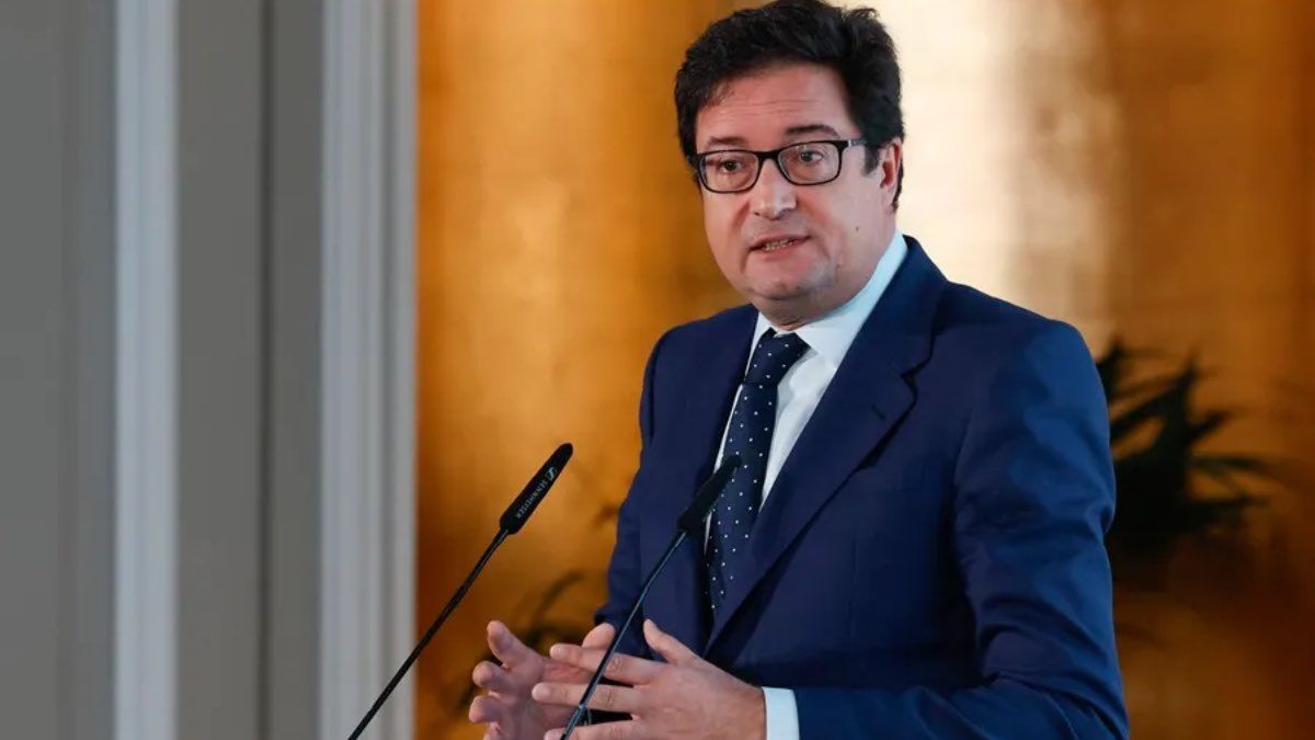 De regering en de vakbonden hebben als volgende doelstelling het verbeteren van de werkgelegenheid bij de overheid en de vergunningen voor ambtenaren en werknemers vastgesteld