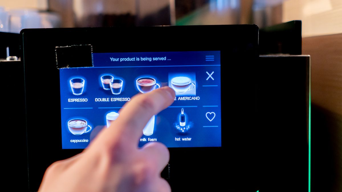 Na 14 jaar in het bedrijf wordt hij ontslagen omdat hij het wisselgeld voor een koffie van 1,60 euro behoudt: nu moeten ze hem 18 maanden salaris betalen als compensatie