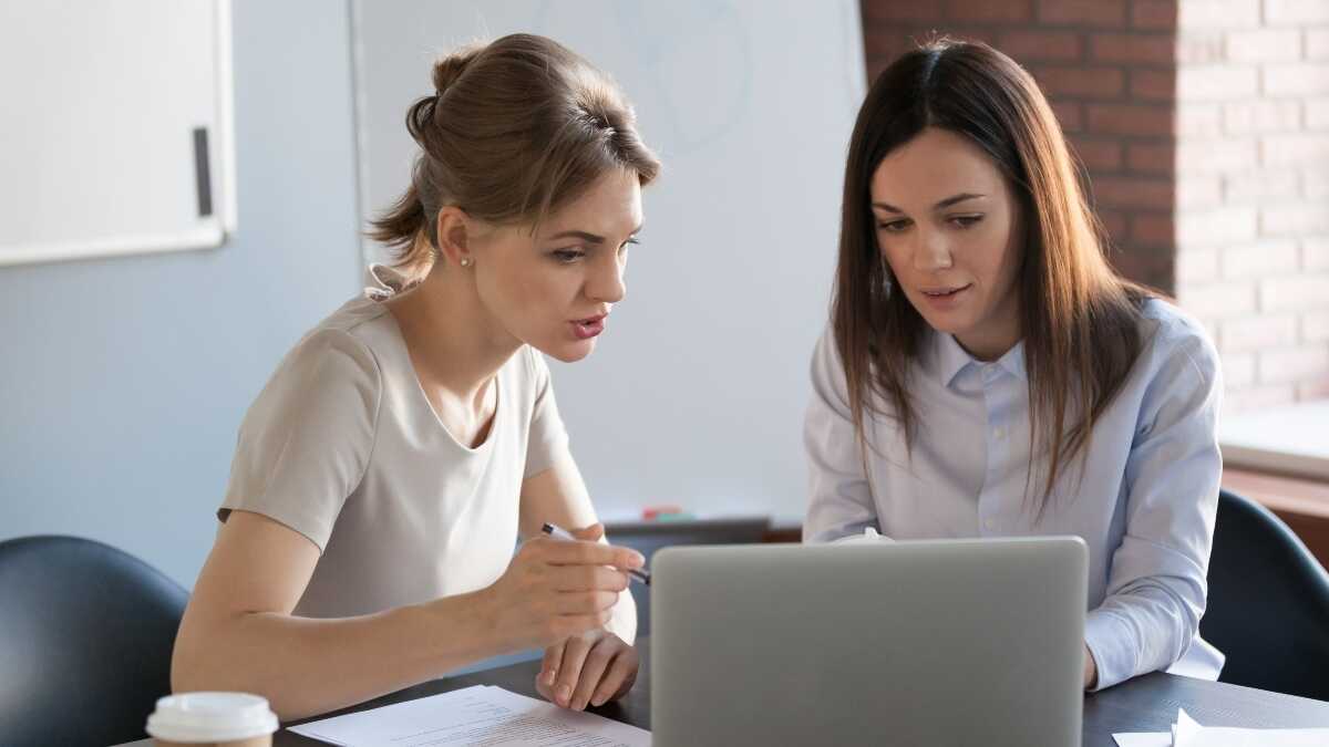 Het ministerie van Financiën begint een grootschalige campagne om de volmachten van zelfstandigen in te trekken