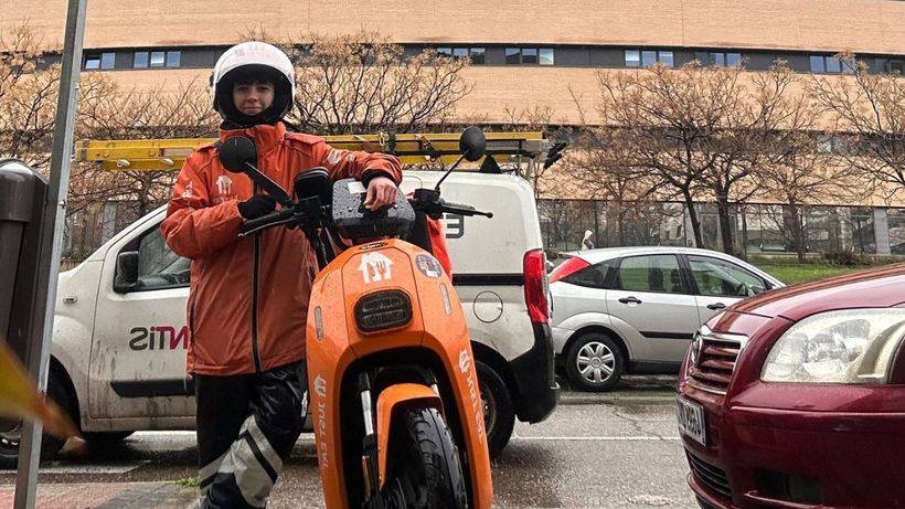 eet gewoon bezorgmeisje