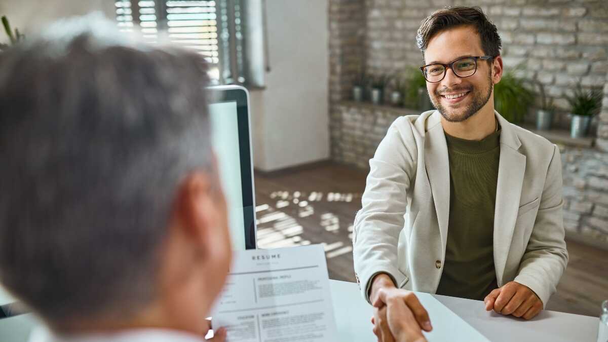 Zelfstandigen kunnen tot 4.600 euro steun aanvragen als niet-restitueerbaar fonds voor het in dienst nemen van werknemers