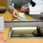 Zelfstandigen in faillissement kunnen bij de bank een schadevergoeding eisen voor het stopzetten van hun financiering