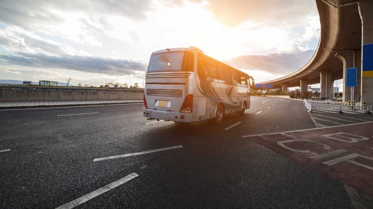 Busbedrijven hekelen dat de korting de stijging van de brandstof niet compenseert