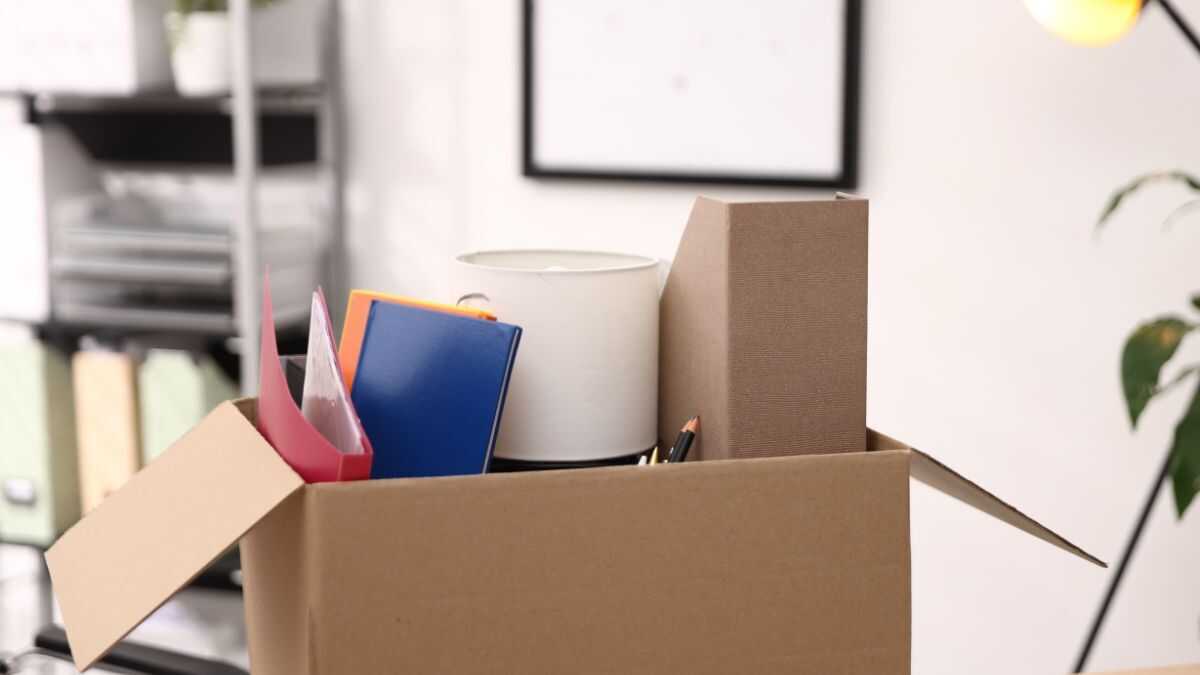 Zelfstandigen worden geconfronteerd met beperkingen op het gebied van ontslag als zij hulp ontvangen vanwege de oorlog in Iran