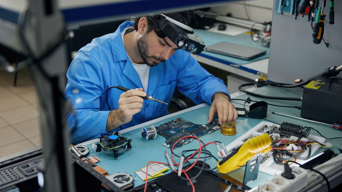 Adecco lanceert 50 vacatures voor elektronische technici met onmiddellijke aanstelling en opleiding in Madrid