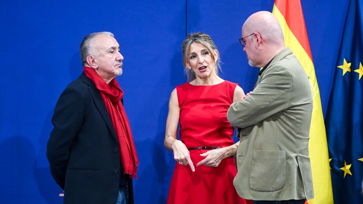 CCOO en UGT zetten de regering onder druk om de nieuwe tijdregistratie goed te keuren, ondanks de afwijzing van de Raad van State