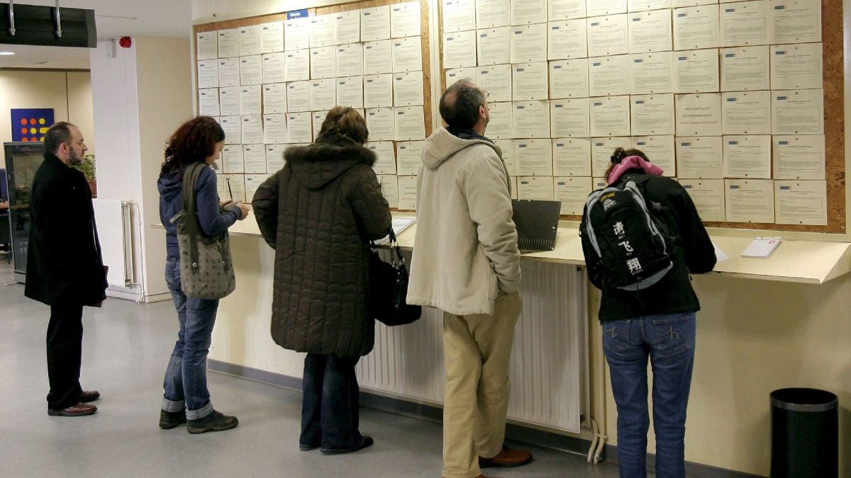 De werkloosheid stijgt in februari en bereikt 2.442.646 werklozen, de grootste stijging deze maand sinds 2021