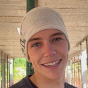 José Manuel, 23 jaar, bekister: “Ik denk niet dat het onder de 1.600 of 1.700 euro zal komen; een arbeider kan makkelijk 1.800 euro meenemen”