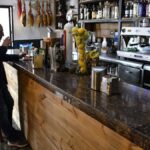 Ontslagen wegens het drinken van alcohol tijdens ziekteverlof vanwege angst: een rechercheur heeft hem betrapt en het is gepast omdat het “gedrag is dat het genezingsproces vertraagt”