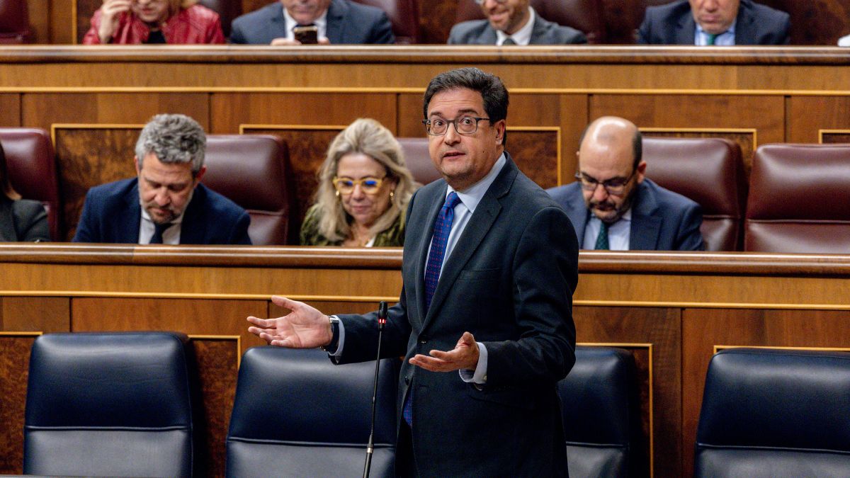 Óscar López verdedigt dat de tijdelijke werkgelegenheid in de staatsadministratie daalt tot 4%, terwijl deze in de gemeenschappen daalt tot bijna 39%