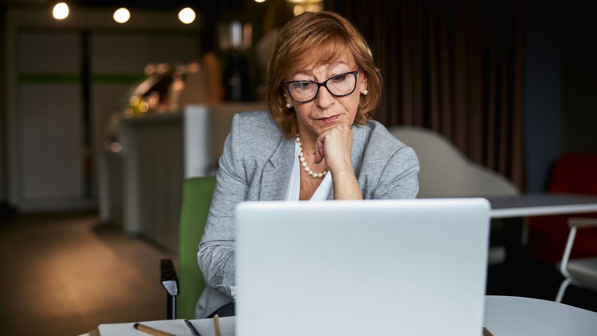 Ze werkt al 27 jaar als schijnzelfstandige en nu oordeelt de rechtbank dat het om een ​​onredelijk ontslag gaat met een schadevergoeding van 102.578 euro