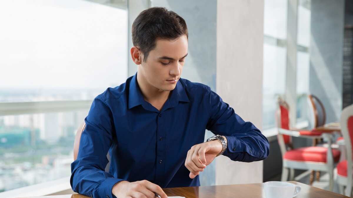 Welke zelfstandigen moeten de uren van hun werknemers bijhouden en hoe ze dat moeten doen