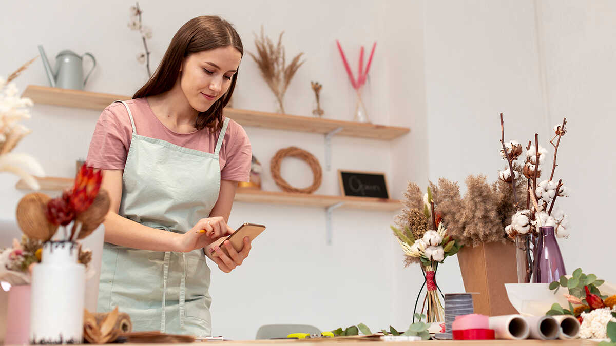 Het ministerie van Financiën houdt zelfstandigen die geld verdienen op netwerken nauwlettend in de gaten: het eist duizenden euro's aan bijdragen