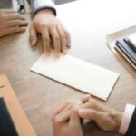 Zelfstandigen kunnen werknemers ontslaan, ook als zij om arbeidstijdverkorting vragen, als zij de oorzaken goed kunnen motiveren.