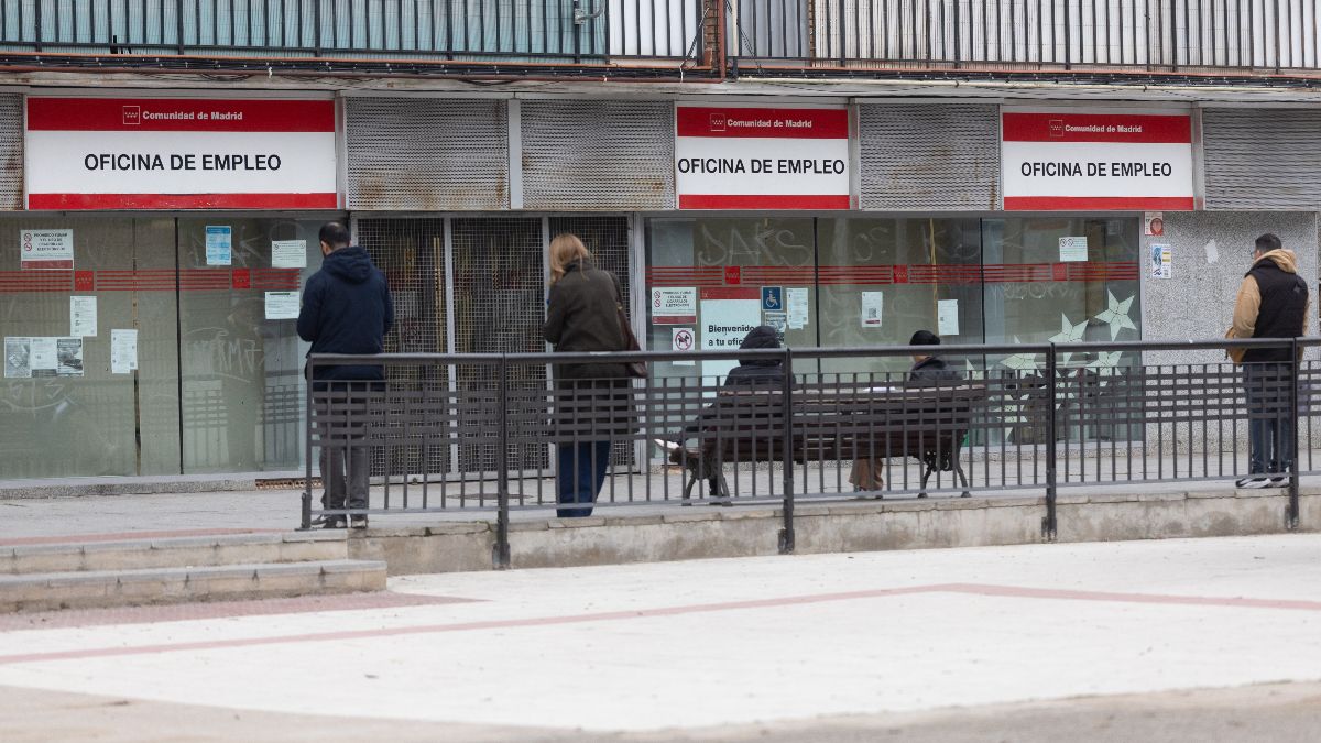 AI bedreigt niet langer alleen routinematige banen: het dringt kantoren binnen en zet druk op salarissen en belastingen