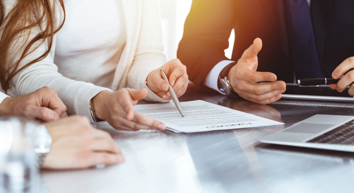 Contractaanwerving bewijs van een voorzichtige arbeidsmarkt, vindt rapport