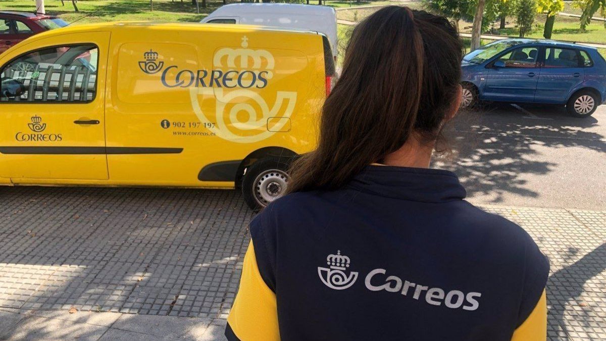 Correos ontslaat een werknemer die ervan wordt beschuldigd zendingen met mobiele telefoons achter te houden: Justitie zegt dat dit niet-ontvankelijk is en dat ze nu 14.000 euro aan schadevergoeding moeten betalen