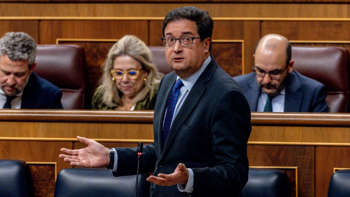 De regering verdedigt dat de uitspraak van het HvJ-EU niet vereist dat uitzendkrachten permanent worden benoemd