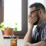 Deskundigen van het Ministerie van Arbeid verheffen hun stem: "Baanonzekerheid verhoogt het risico op zelfmoordpogingen met 20%"