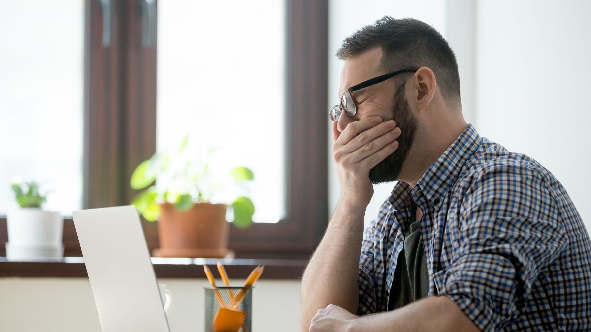 Deskundigen van het Ministerie van Arbeid verheffen hun stem: "Baanonzekerheid verhoogt het risico op zelfmoordpogingen met 20%"