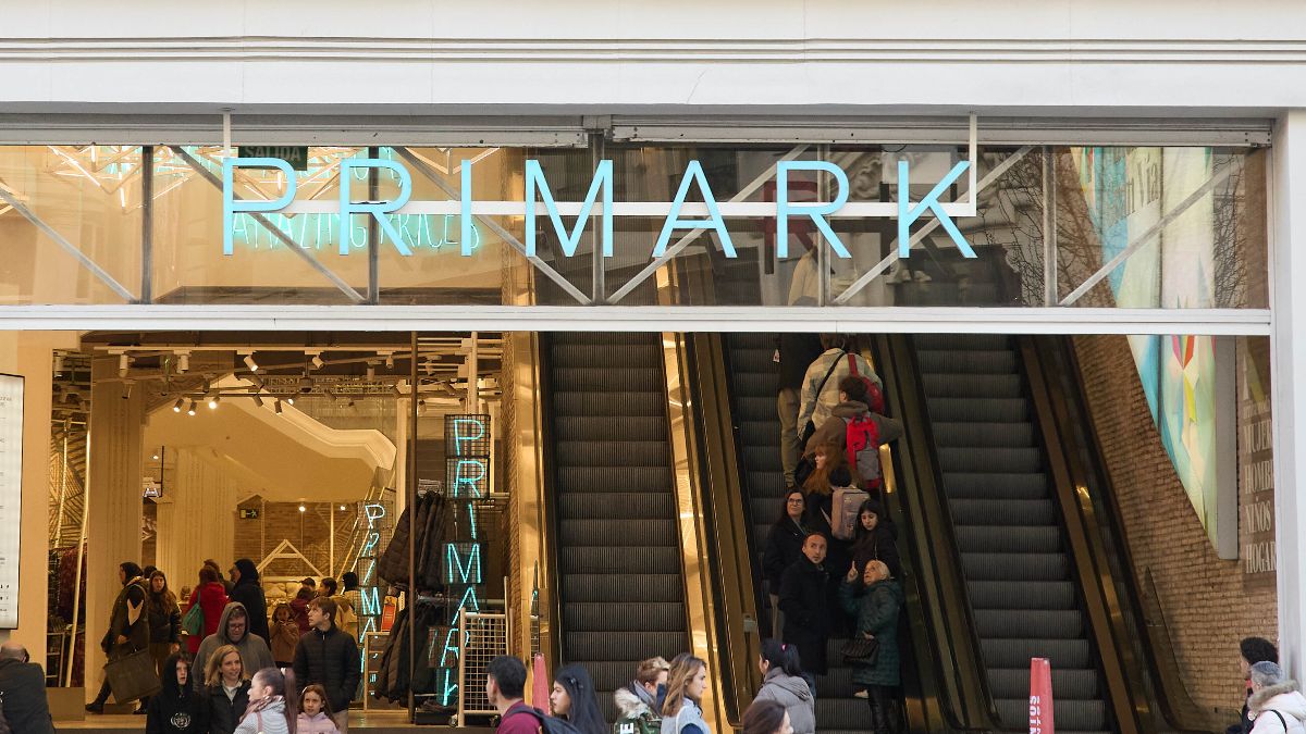Een Primark-medewerker met bijna 15 dienstjaren wordt ontslagen zonder compensatie voor het stelen van 8 items die hij in zijn rugzak verstopte