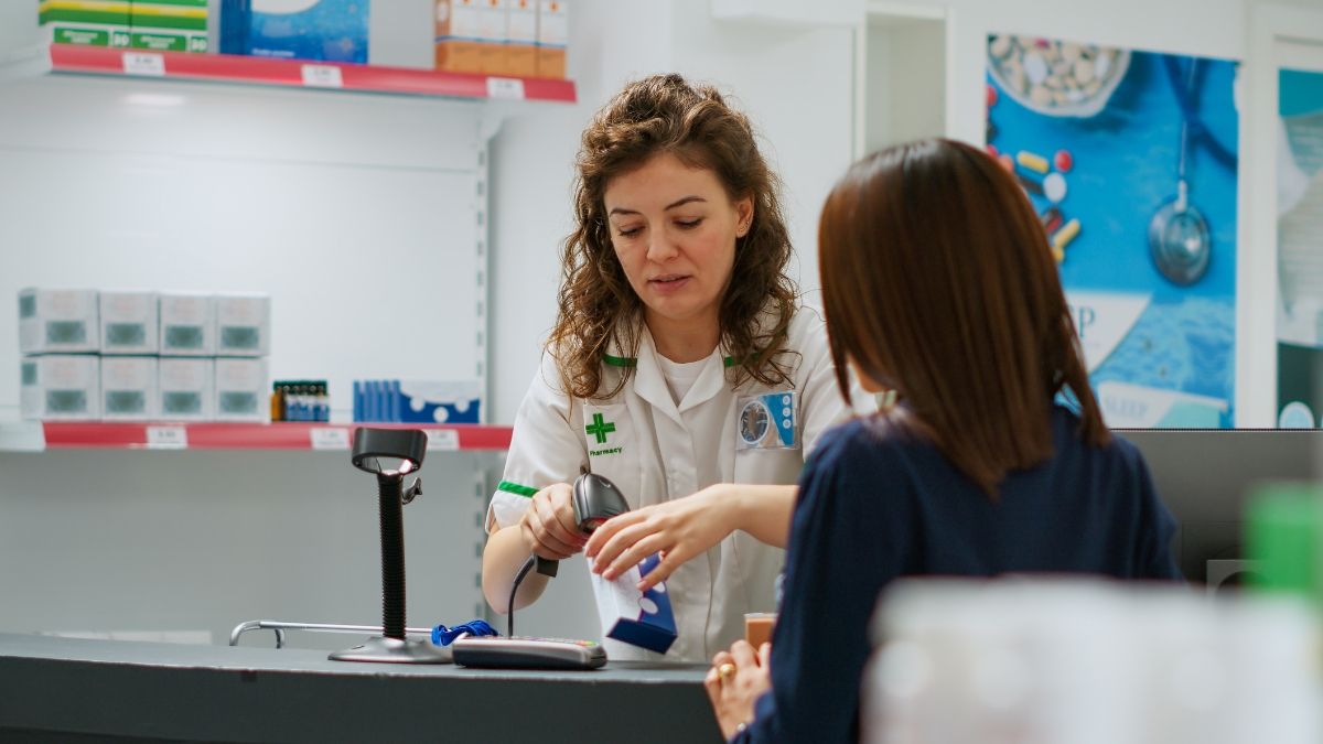 Een apotheektechnicus met 14 jaar anciënniteit, ontslagen omdat ze snoep at op het werk: Justitie verklaart het niet-ontvankelijk en ze zullen haar 14.500 euro moeten betalen