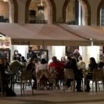 Een broodje kostte hem zijn ontslag: hij ging naar de bar en liet een machine zonder toezicht draaien en het kostte 18.000 euro om deze te repareren