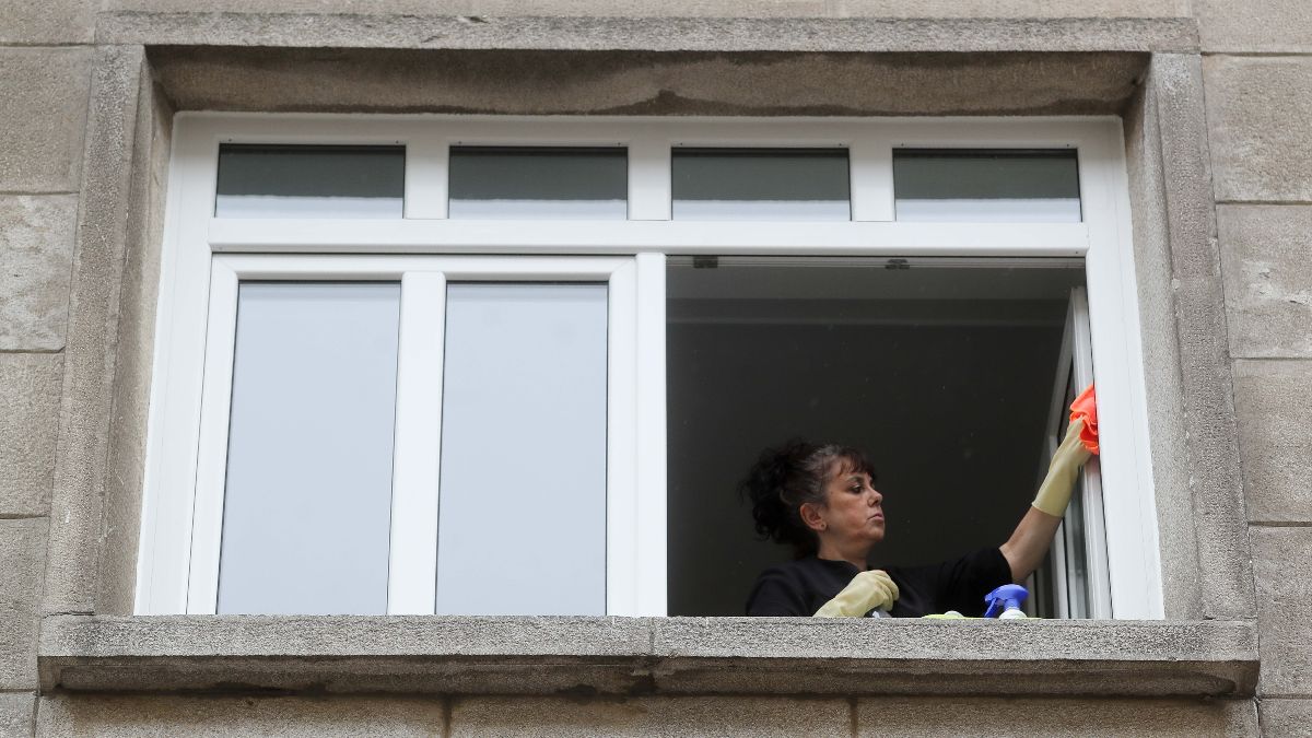 Een huishoudster wordt ontslagen op de dag dat ze terugkeert uit ziekteverlof en kan geen aanspraak maken op het feit dat ze een vrijgavedocument bij de schikking heeft ondertekend